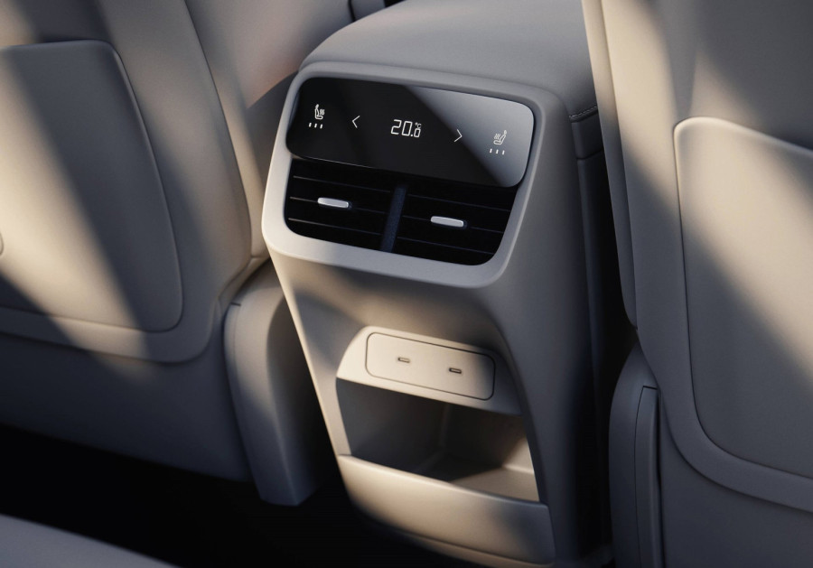 Volvo XC70 se vraća kao luksuzni plug-in hibrid SUV sa dometom do 180 km na struju FOTO