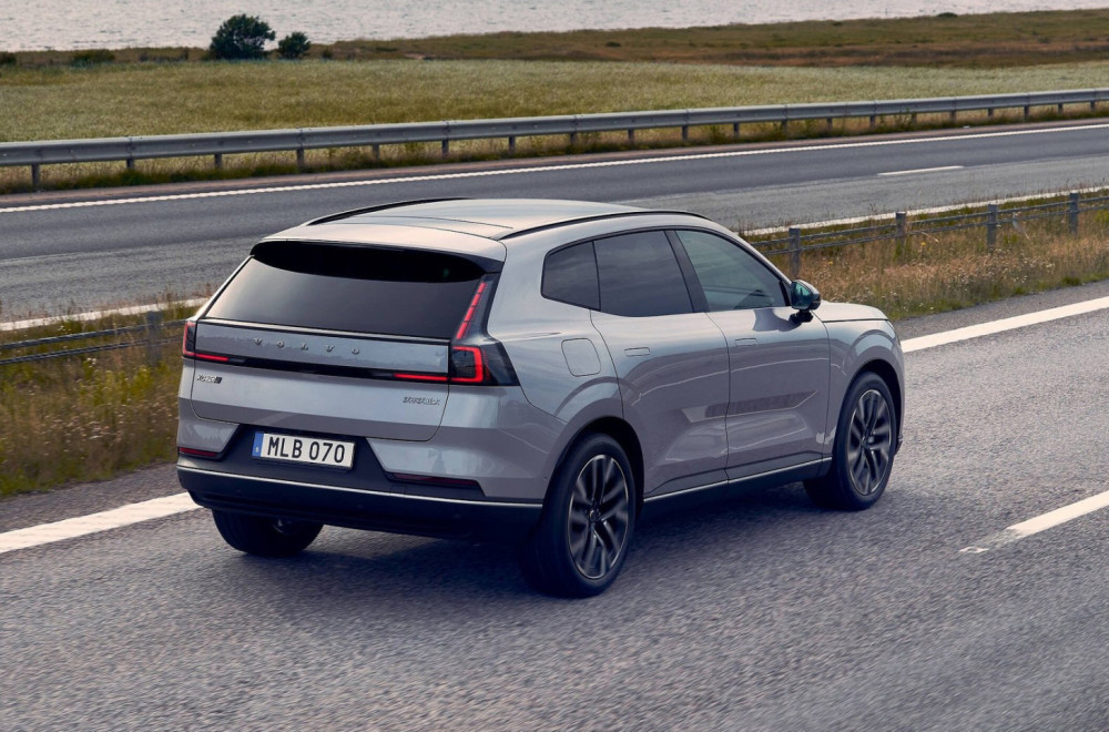 Volvo XC70 se vraća kao luksuzni plug-in hibrid SUV sa dometom do 180 km na struju FOTO