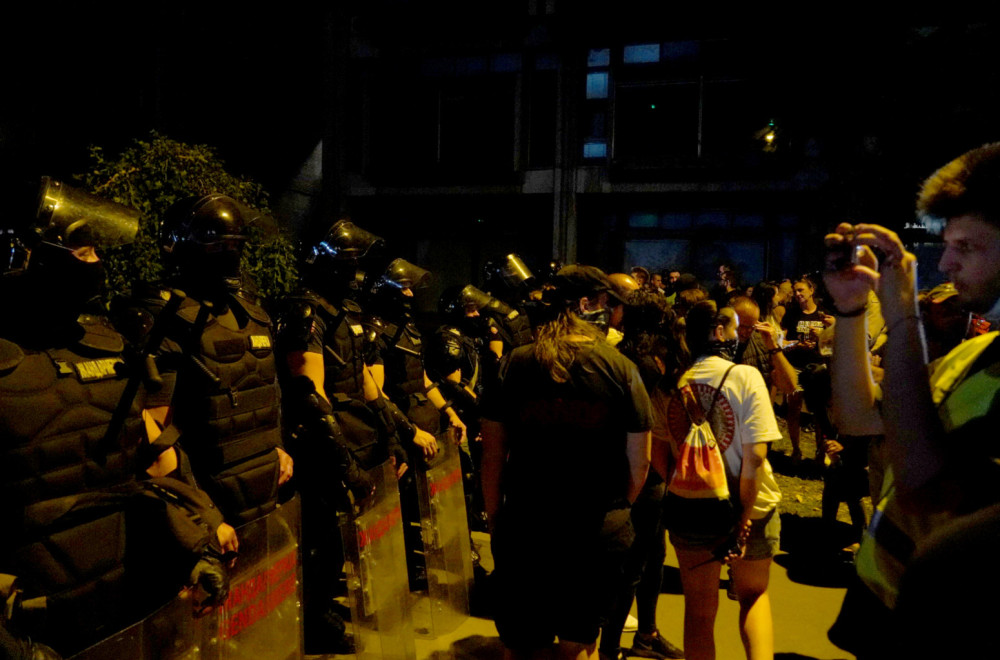 Uhapšena dva lica osumnjičena za napad na policajce ispred Filozofskog fakulteta u Novom Sadu