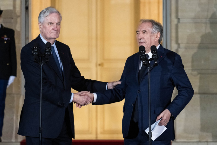 Građani žele nove izbore; Oglasio se Makron