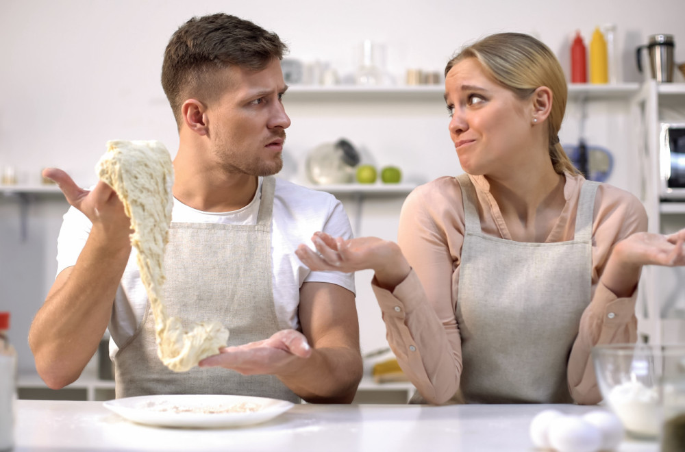 Srpkinje "napale" muškarce koji ne voze, a oni uzvratili: "Iskompleksirane, ne motaju sarmu" FOTO/ANKETA