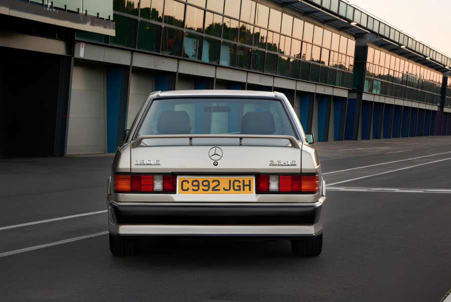 Automobil koji je lansirao legendu: Senin Mercedes ide na aukciju FOTO