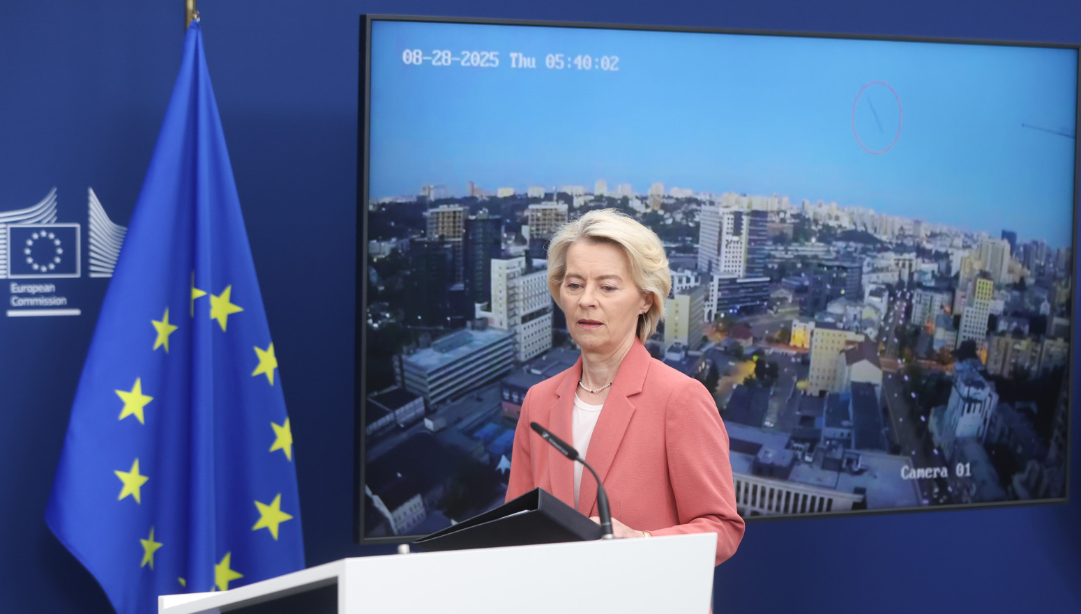 Ursula krenula na turneju – Poruka za Rusiju?