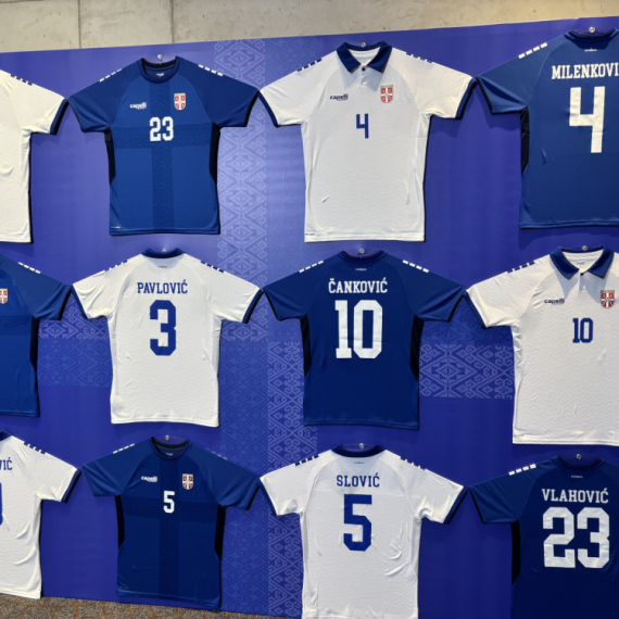 Fudbaleri Srbije u plavom - nešto sasvim drugačije! FOTO