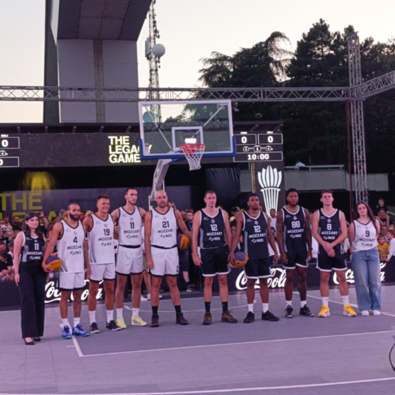 Partizan promovisao dresove – crno-bela žurka kod Avalskog tornja FOTO
