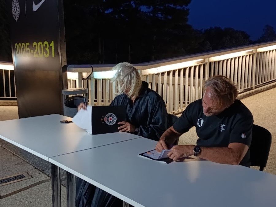 Partizan promovisao dresove – crno-bela žurka kod Avalskog tornja FOTO