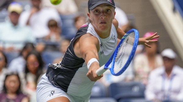 Švjontek se namučila za treće kolo