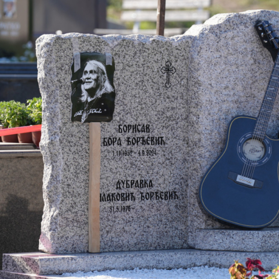 Obležava se godišnjica smrti Bore Đorđevića: Porodica i poštovaoci se okupili u Čačku