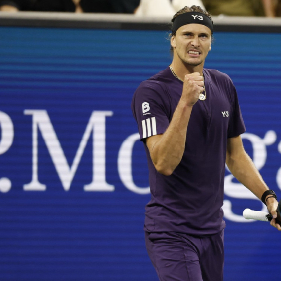 Zverev rutinski do trećeg kola, teški dani za Cicipasa