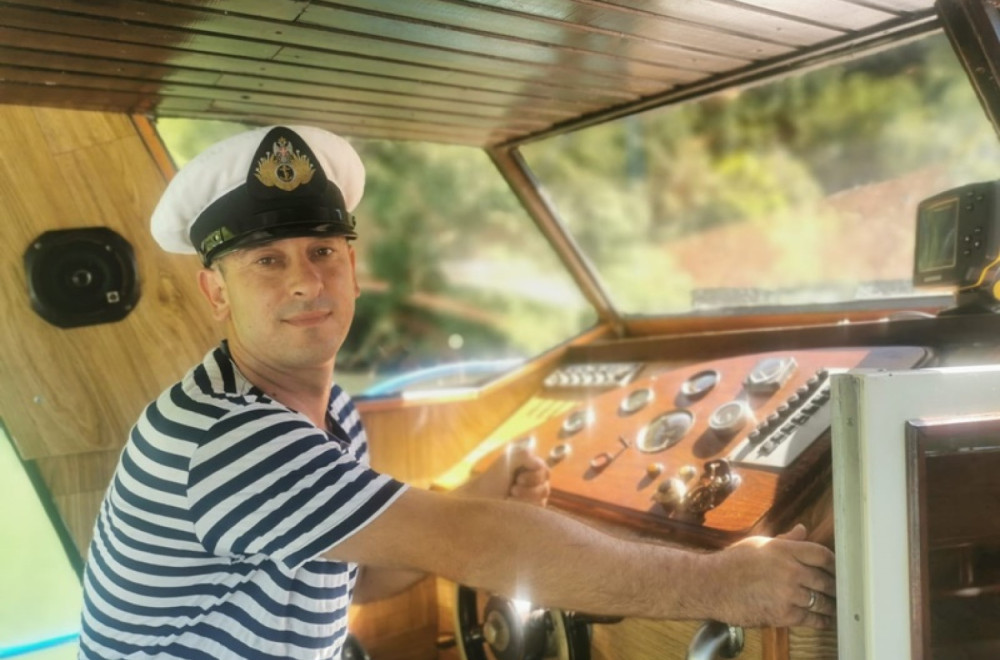 Kapetan "na belu lađu" postoji: Zove se Boban i sa vode turistima pokazuje lepote "srpske Svete Gore" FOTO