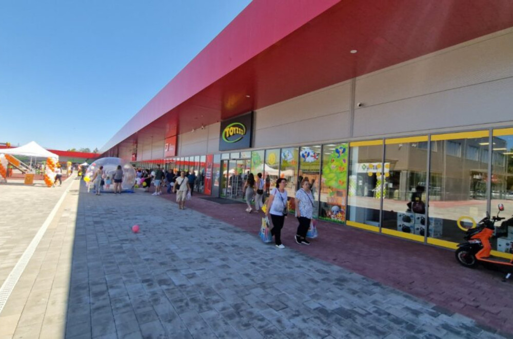 Otvoren veliki tržni centar u Leskovcu: Investicija vredna 15 miliona evra FOTO