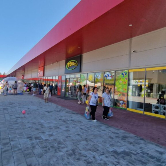 Otvoren veliki tržni centar u Leskovcu: Investicija vredna 15 miliona evra FOTO