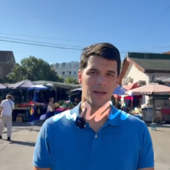 Balać podelio cveće damama koje se bore za Srbiju: "Jedan mali znak pažnje za vas" VIDEO