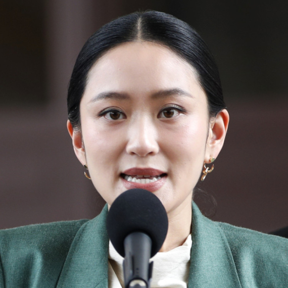 Šinavatra smenjena; Telefonski poziv doveo do pada vlade Tajlanda