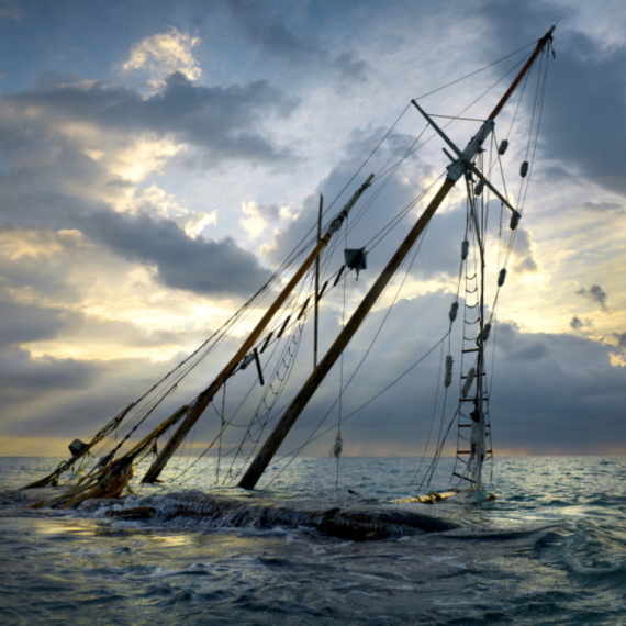 Potonuo brod: Najmanje 49 mrtvih i 100 nestalih; U toku potraga FOTO