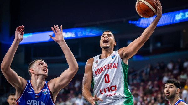 "Petrušev me udario pesnicom u stomak"