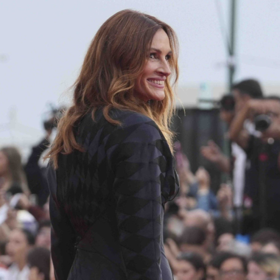 Žena sa najlepšim osmehom može da obuče šta god želi FOTO