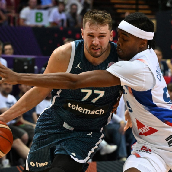 Sloveniji malo Dončićevih 39p – Francuska izvukla "džokera" sa klupe! VIDEO