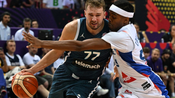 Sloveniji malo Dončićevih 39p – Francuska izvukla "džokera" sa klupe! VIDEO