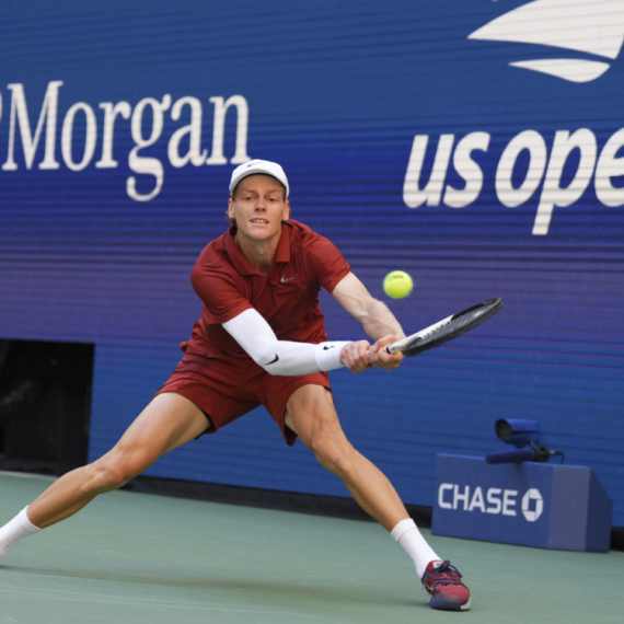 Čudni Siner morao da "kopa" za 1/8 finala US opena