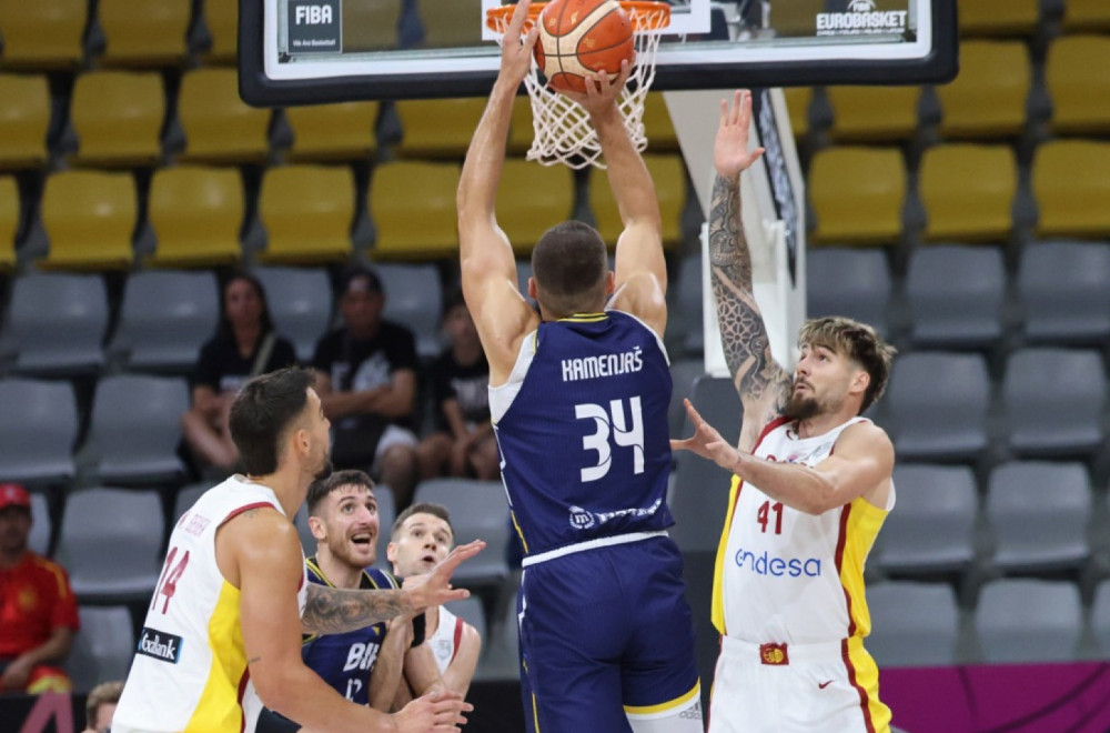 Španija pregazila BiH – uteha je senzacionalno kucanje Lazića VIDEO