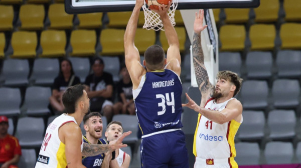 Španija pregazila BiH – uteha je senzacionalno kucanje Lazića VIDEO