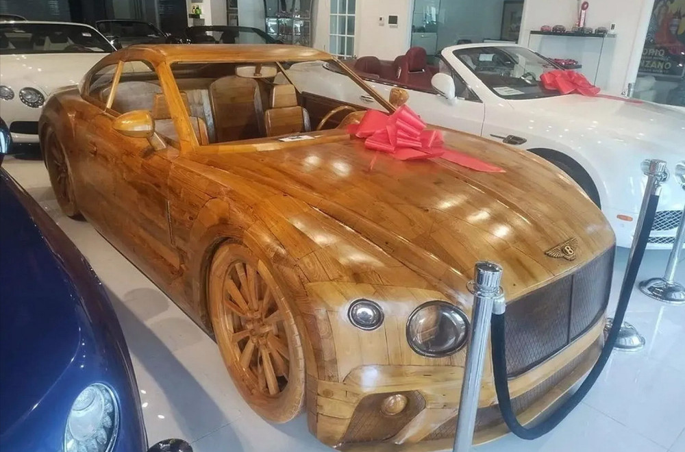 Drveni Bentley košta 100.000 dolara, a ne može da se vozi FOTO