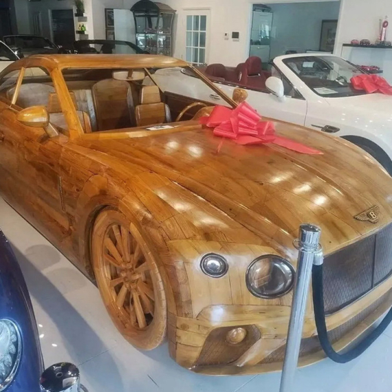 Drveni Bentley košta 100.000 dolara, a ne može da se vozi FOTO