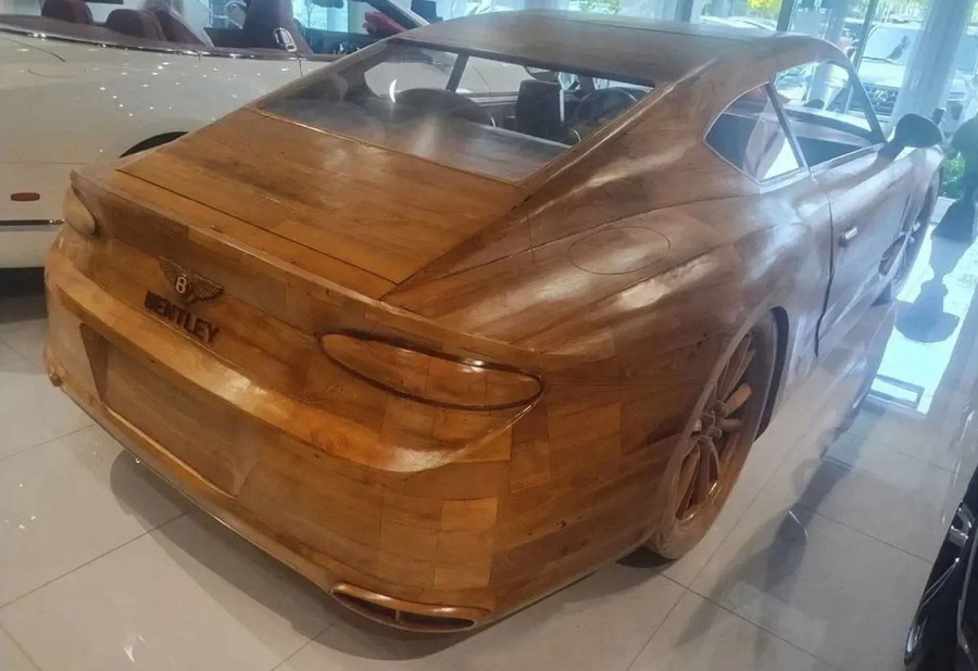 Drveni Bentley košta 100.000 dolara, a ne može da se vozi FOTO