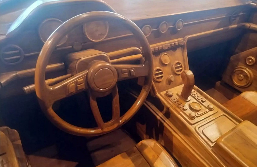 Drveni Bentley košta 100.000 dolara, a ne može da se vozi FOTO