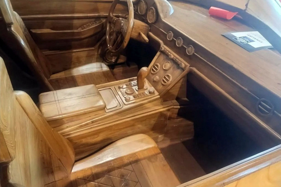 Drveni Bentley košta 100.000 dolara, a ne može da se vozi FOTO