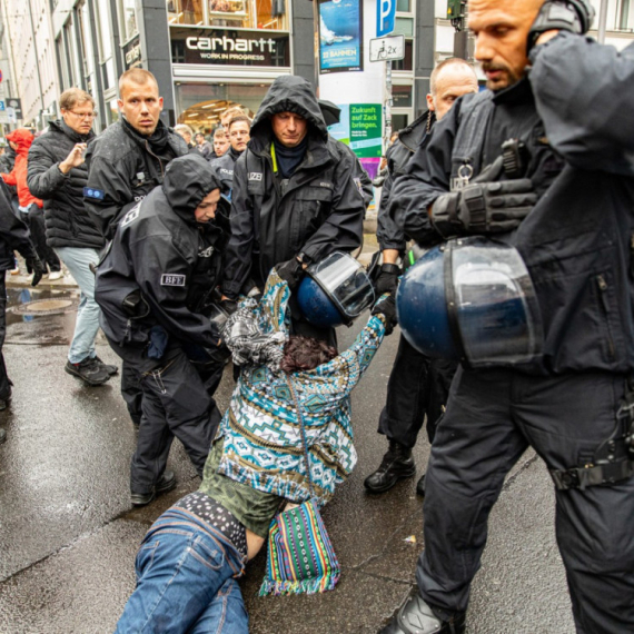 Nemačka policija: Bez milosti prema nasilnim demonstrantima; Nastrali na policajce – snosili su posledice FOTO