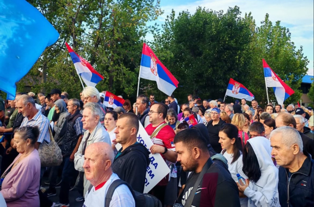 Mali: Večeras u 100 mesta Srbija pokazuje ljubav; To su lica građana koji vole svoju zemlju FOTO