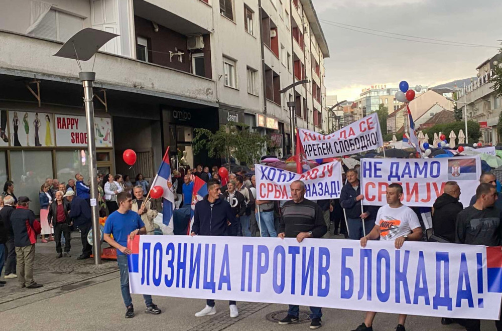 Prelepa atmosfera u Loznici: Građani šalju poruke mira FOTO/VIDEO