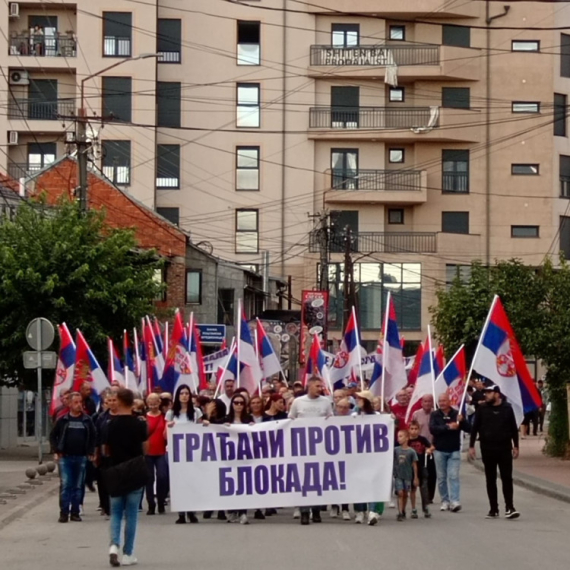 Bujanovac digao glas protiv blokada; Narod neće nasilje: "Živela Srbija" FOTO
