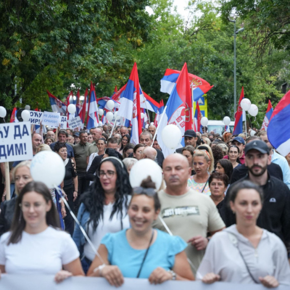 Glavni novinar blokadera u potpunom očaju; "Masovan protest naprednjaka, gde ste Novosađani?"