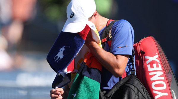 Ceo svet mrzi milijardera iz Poljske – tajkun oteo kačket dečaku i još se diči time VIDEO