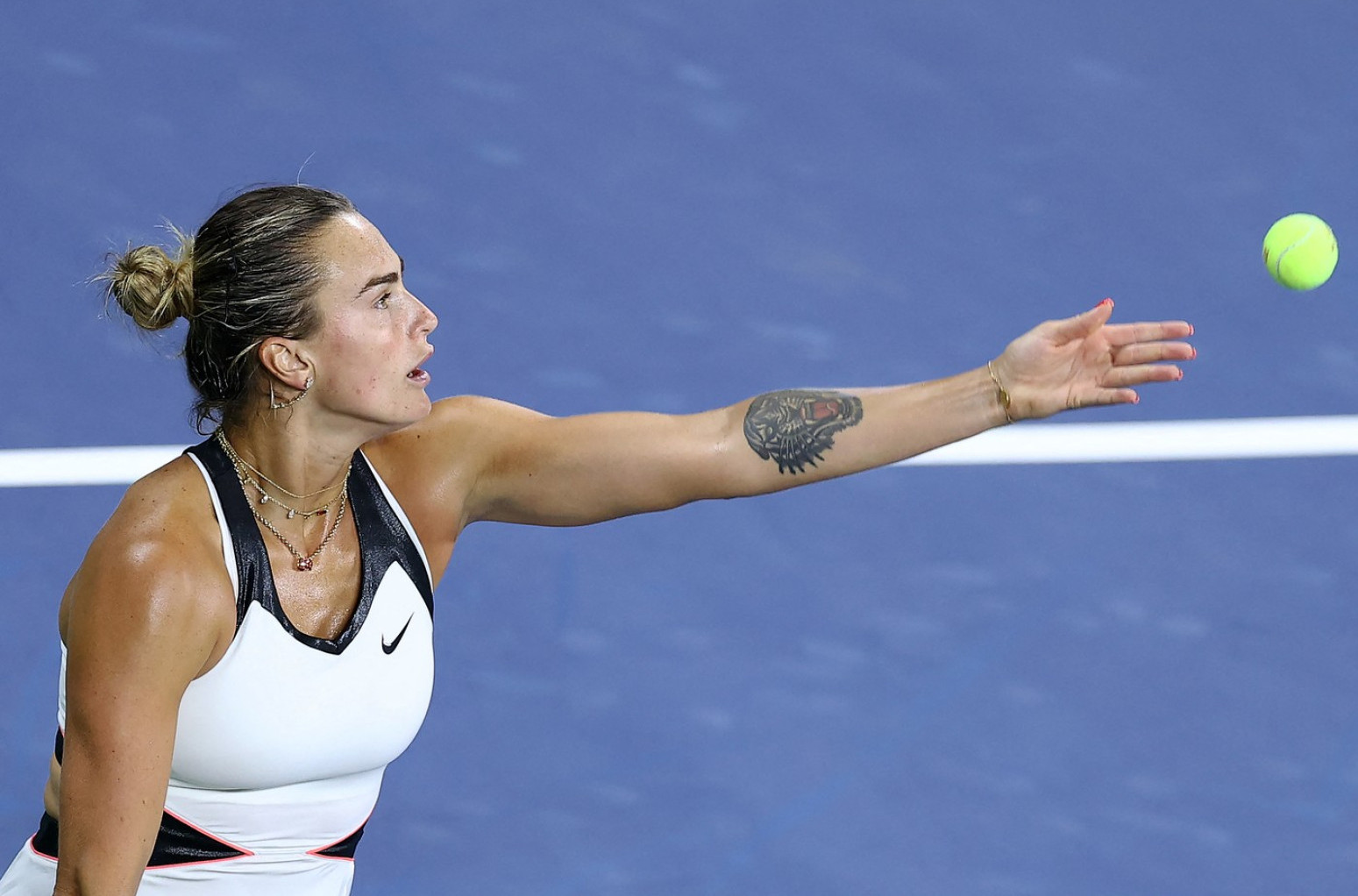 Đokolenka veče – Arina prati Novaka