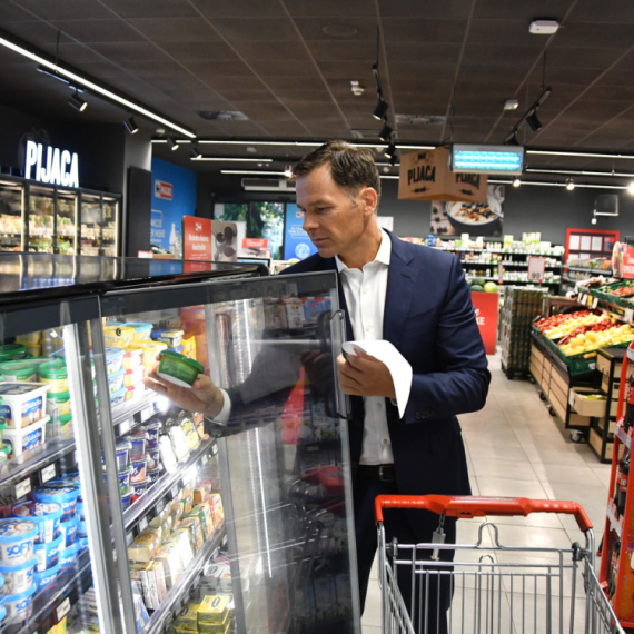 Od danas snižene cene; Mali u kupovini: Račun prošle nedelje iznosio 4.991,92 dinara, evo koliko je sada FOTO