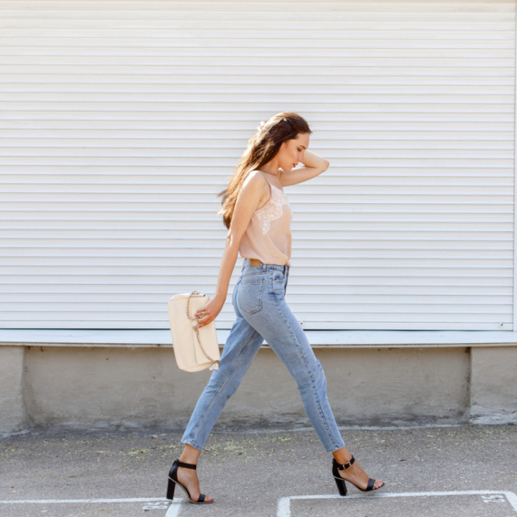 Pomoću ovih trikova sigurno ćete sačuvati boju i oblik svojih farmerki