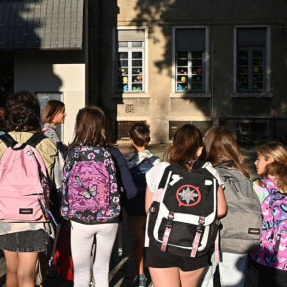 Sve škole u Srbiji započele novu školsku godinu; Nastava se odvija neometano