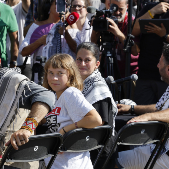 Greta Tunberg u ćeliji sa bubama