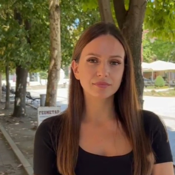 Mlada mama iz Aranđelovca: Snižene cene mi mnogo znače; Hvala našem predsedniku Vučiću VIDEO