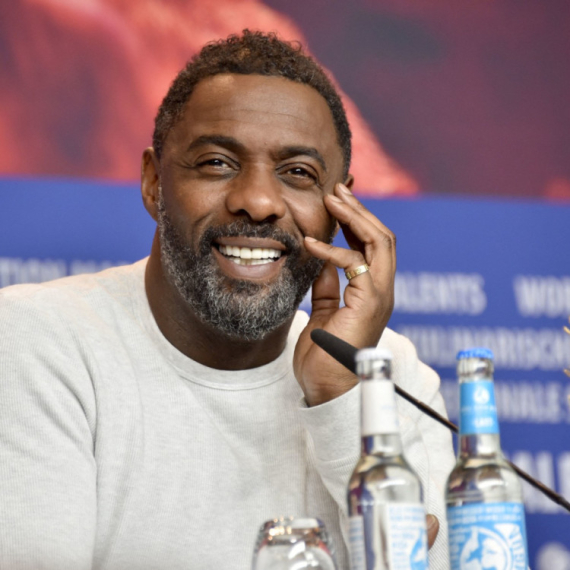 Idris Elba uspeo što niko pre njega nije: Premijer i predsednik u jednoj godini VIDEO