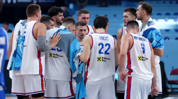 Srbija 4/4 pred Tursku;  Pešić: "Znamo da je Bogdan iza nas..."; Kapiten iz SAD pratio sve u Rigi