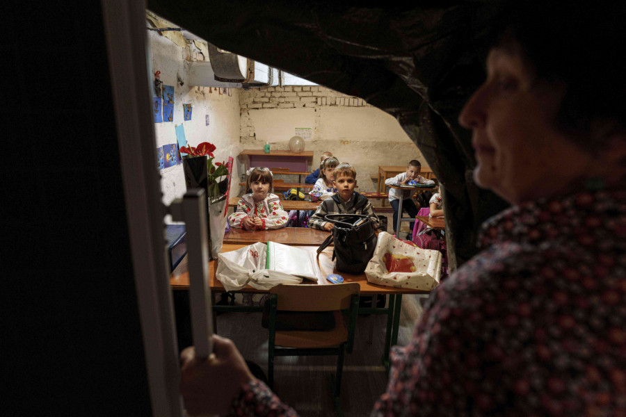 Prvaci u bunkeru: Ovde se beži od smrti i pišu prva slova FOTO