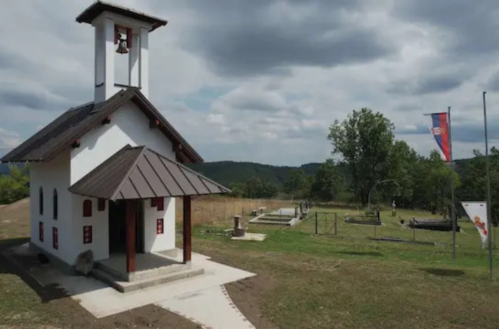 Mala svetinja velikog imena: Đorđe oslikava zidove crkve u kojoj je ikona Svete Ksenije Petrogradske FOTO