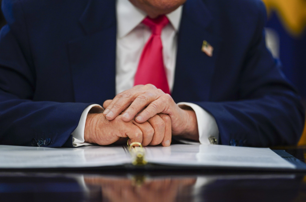 Tačno u osam sati: Tramp će objaviti važnu vest – svi putevi do bolnice zatvoreni FOTO