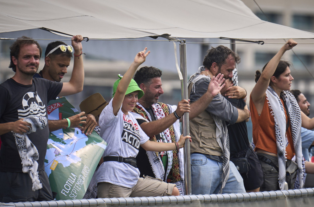 Gretina flotila kreće