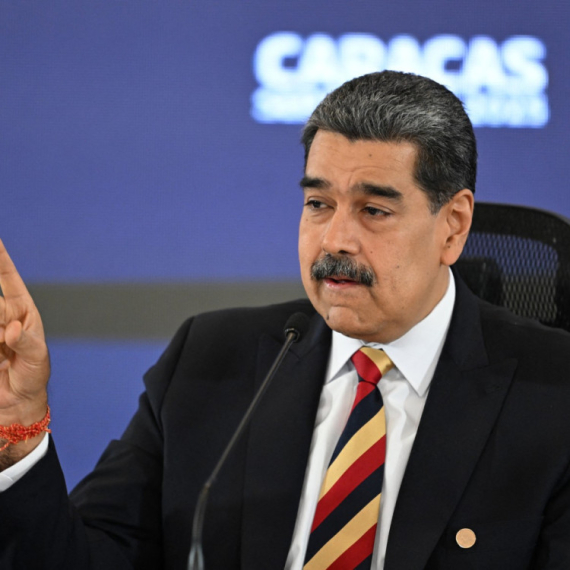 Predsednik Venecuele se pohvalio telefonom: "Ne mogu da ga prisluškuju"